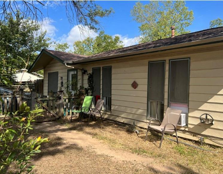 6112 Larch Ter