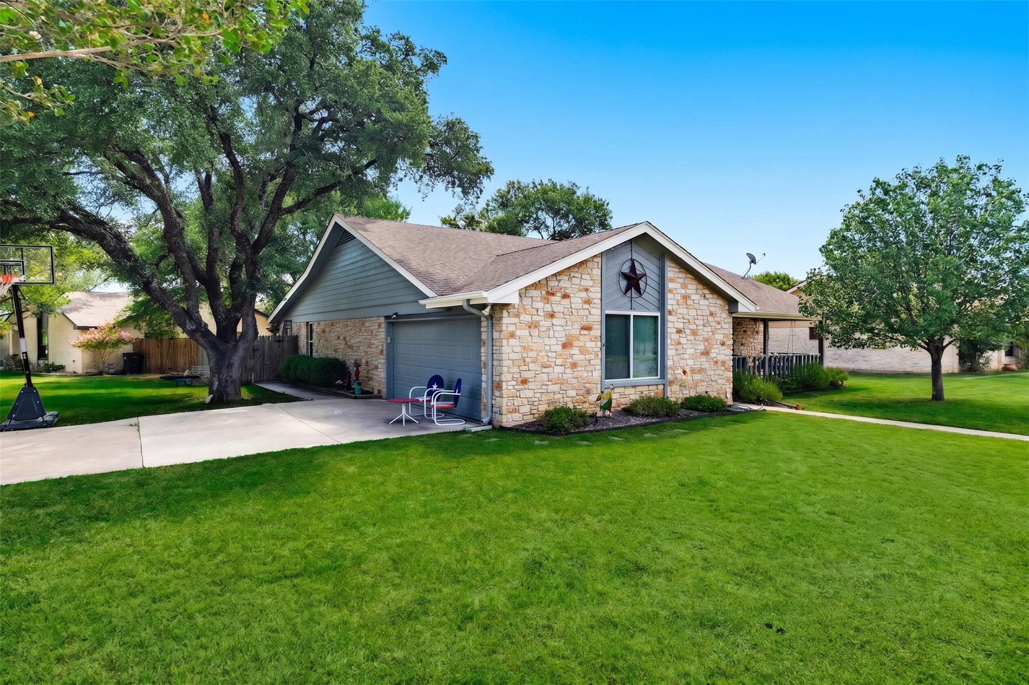 3423 Bluebonnet Trl