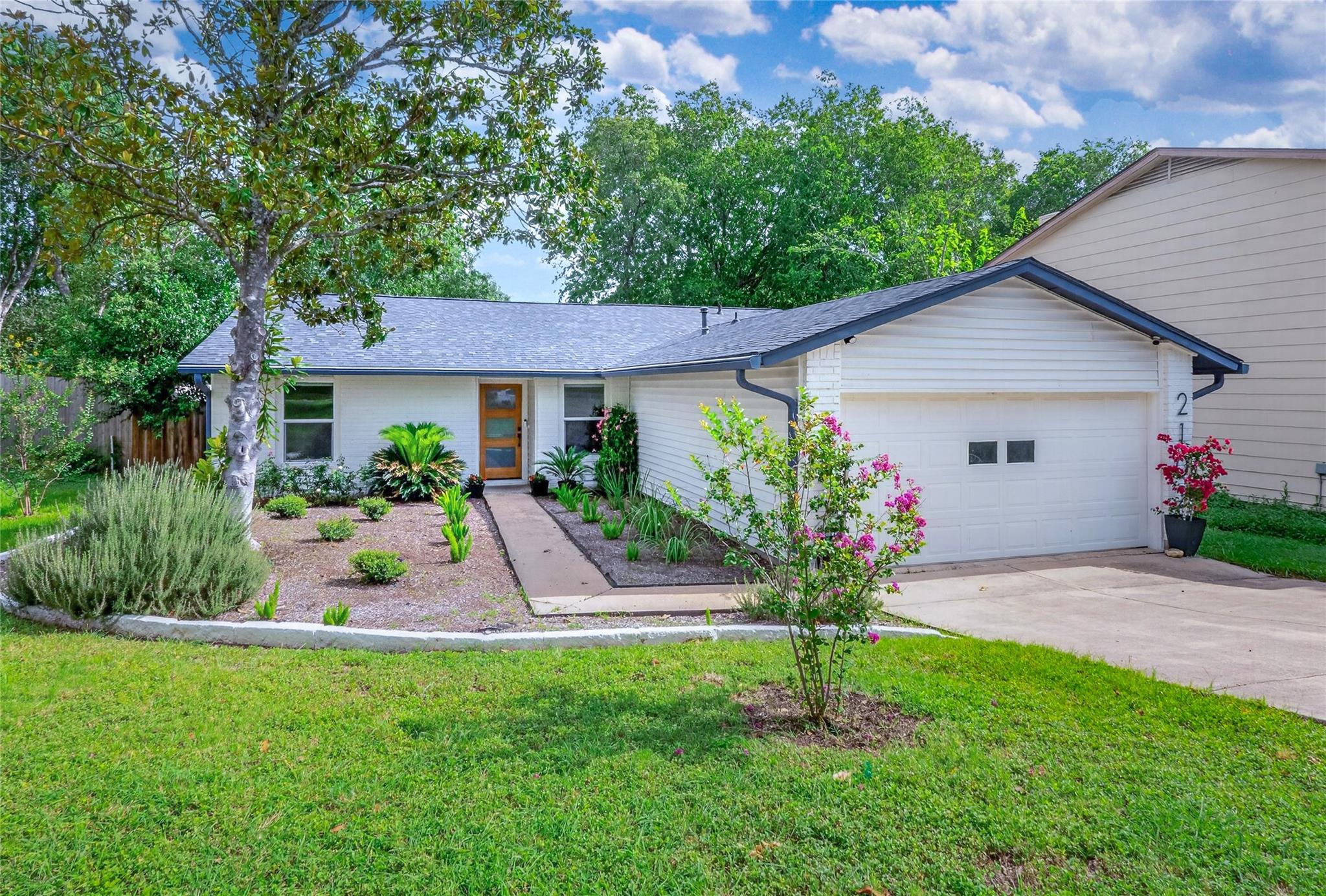 2102 Lear Ln