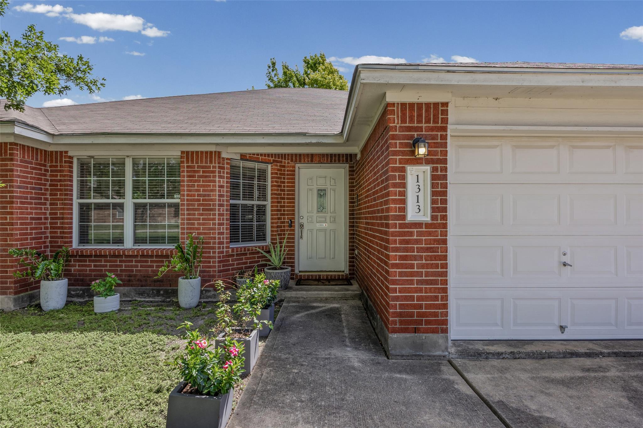 1313 Laurelleaf Dr