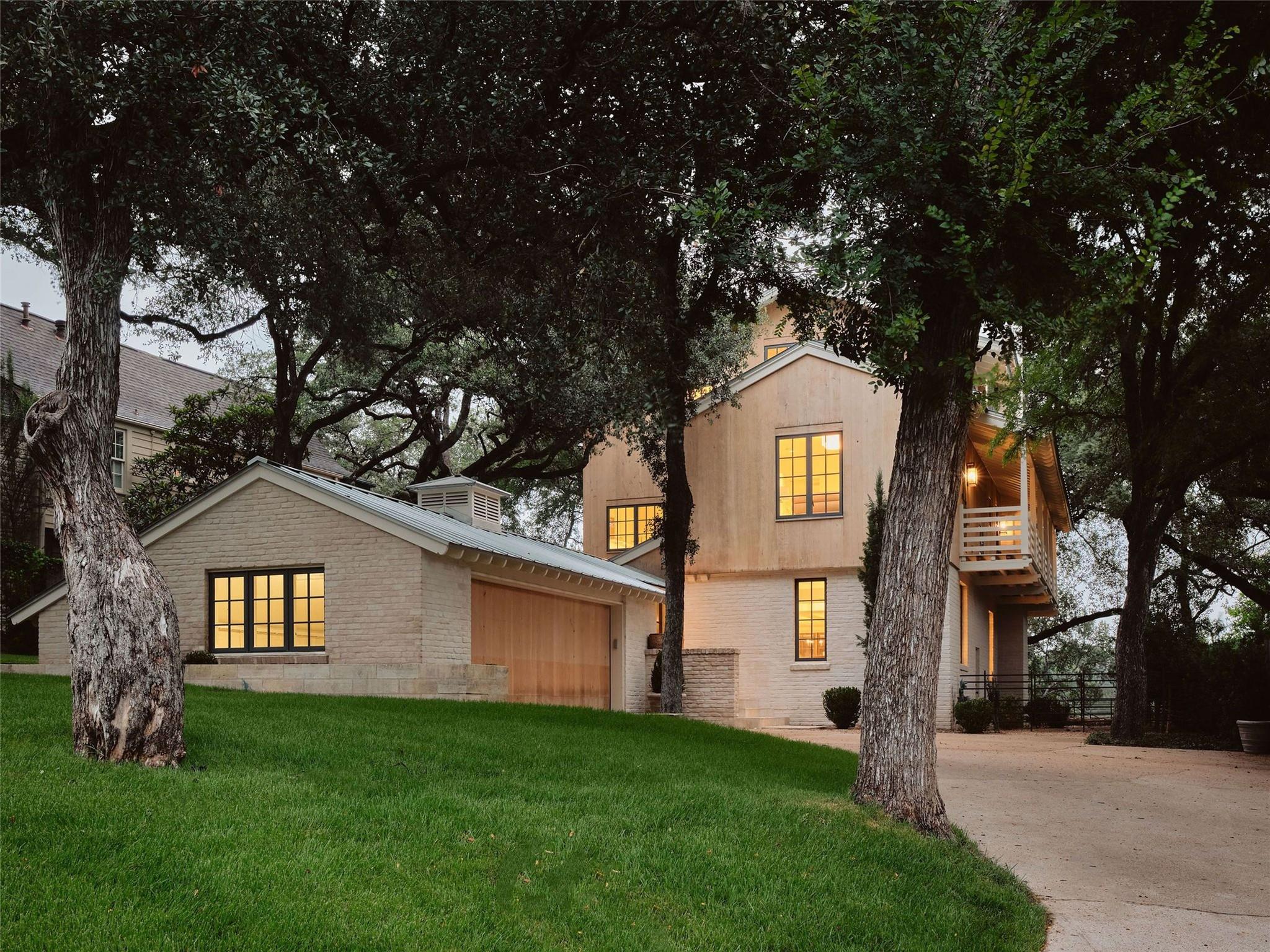1012 Gaston Ave