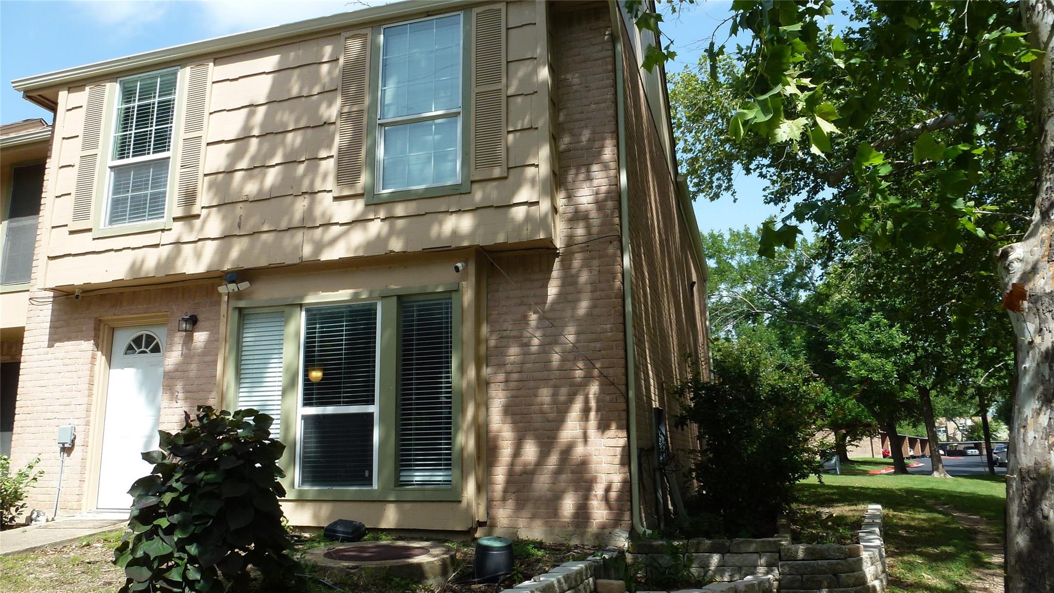 9009 North Plaza