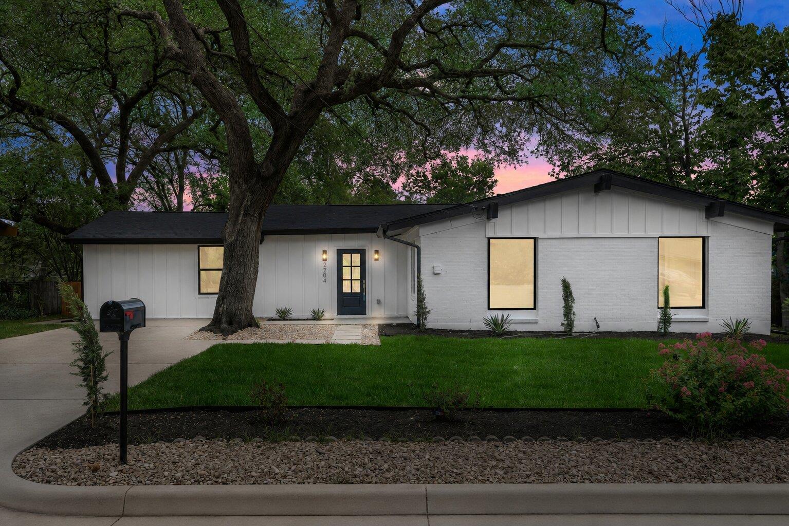 2204 Fair Oaks Dr