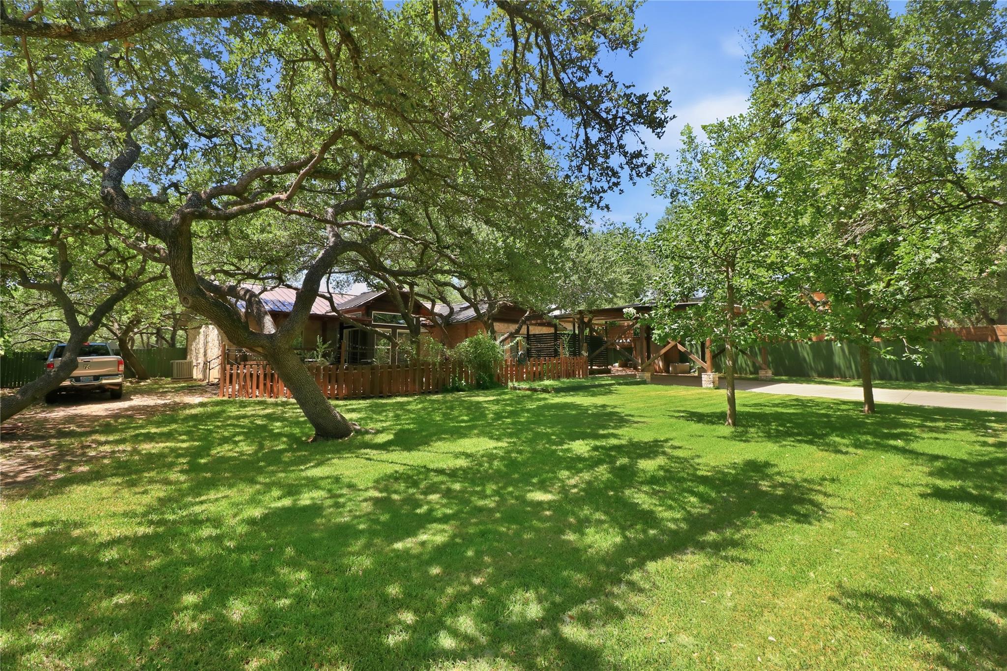 102 Lake Hills Dr
