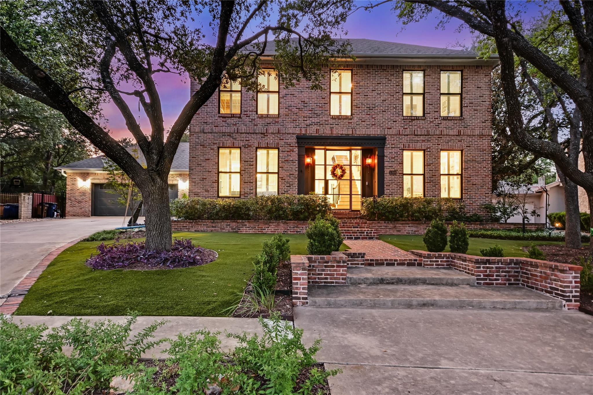 1208 Grosvener Ct
