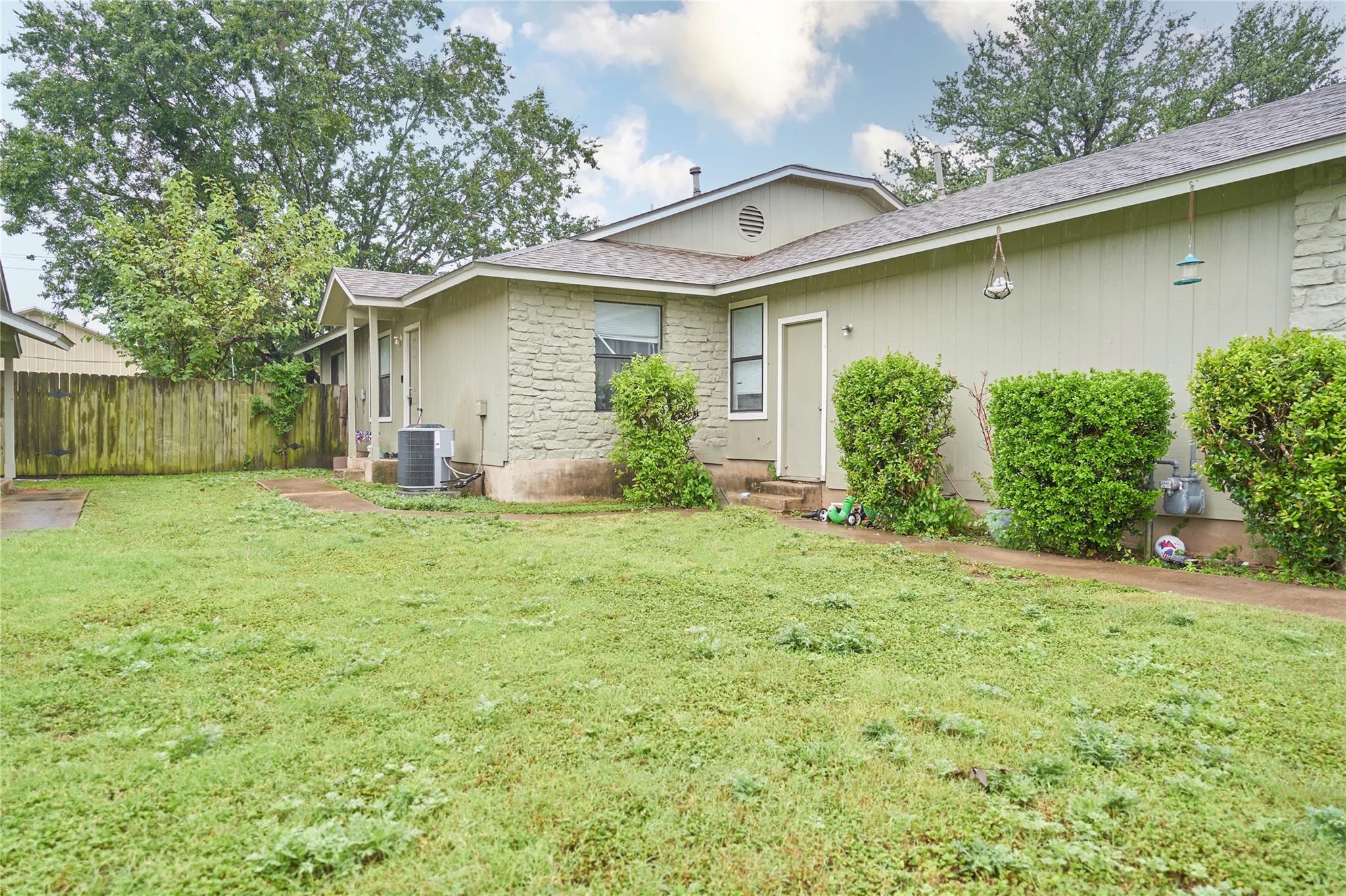 16003 Stoneham Cir