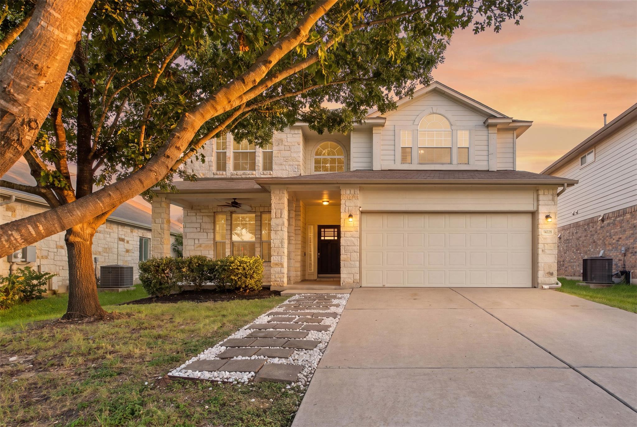 14225 Canyon Trl