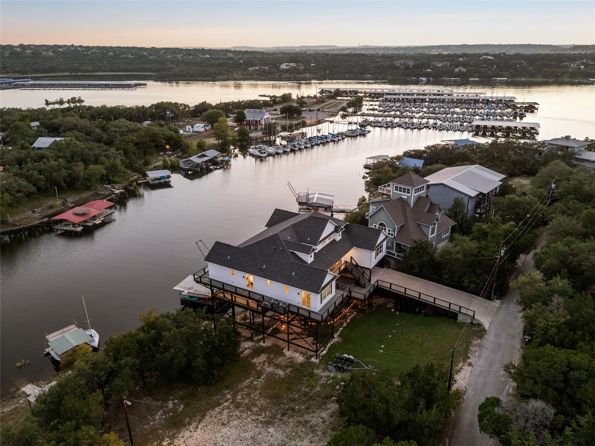 16323 Lake Loop