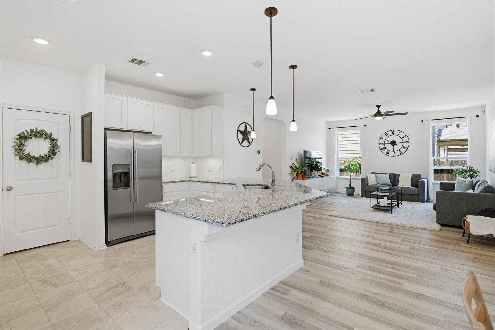 425 Conchillos Dr