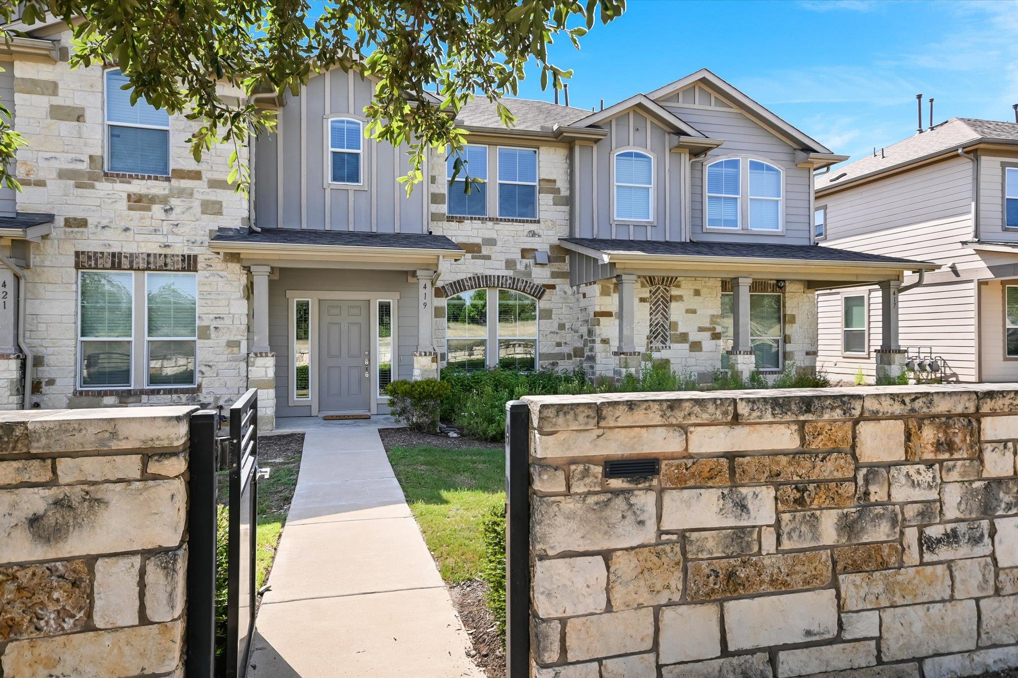 419 Heatherwilde Blvd
