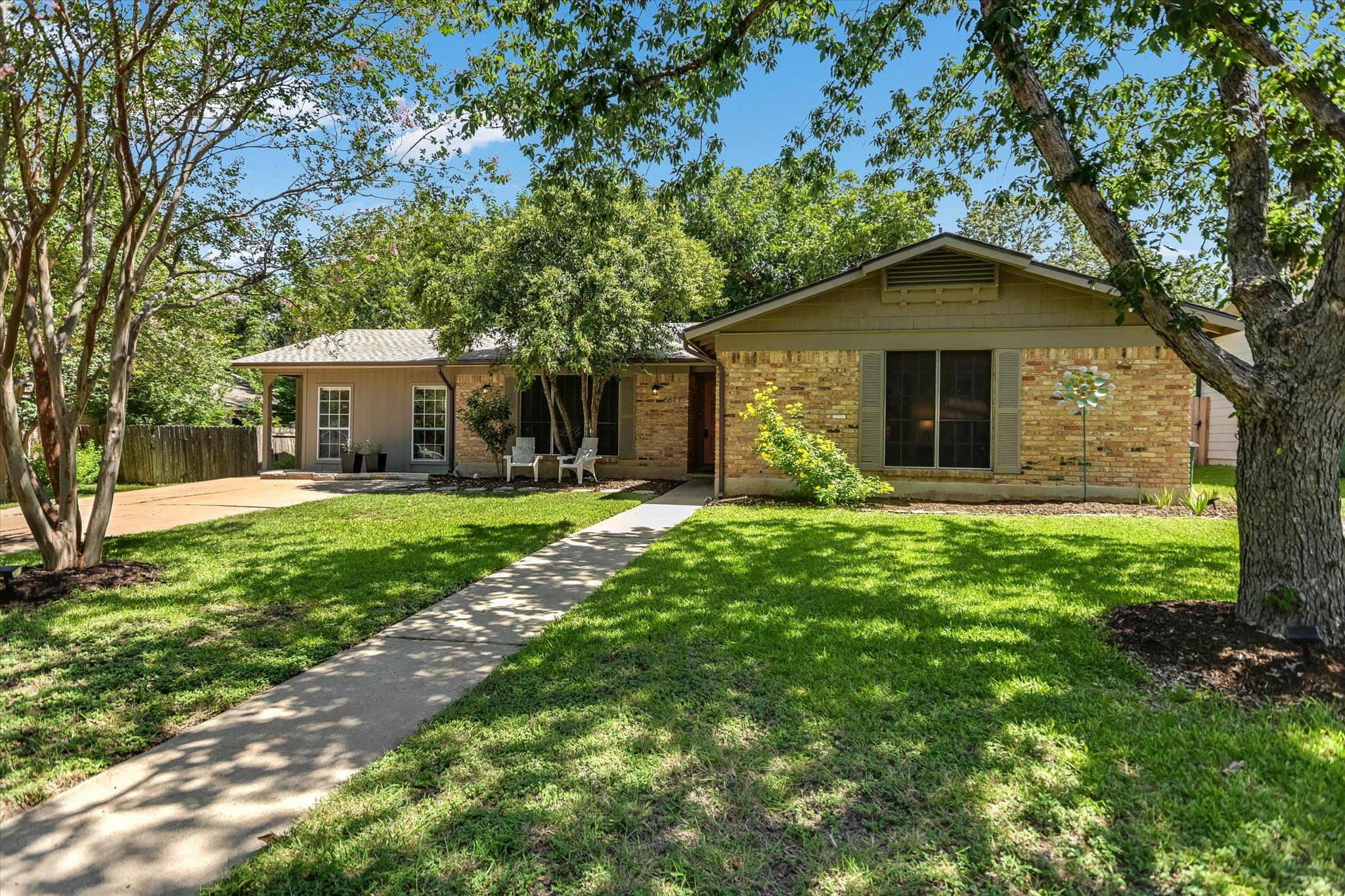 5611 Mapleleaf Dr