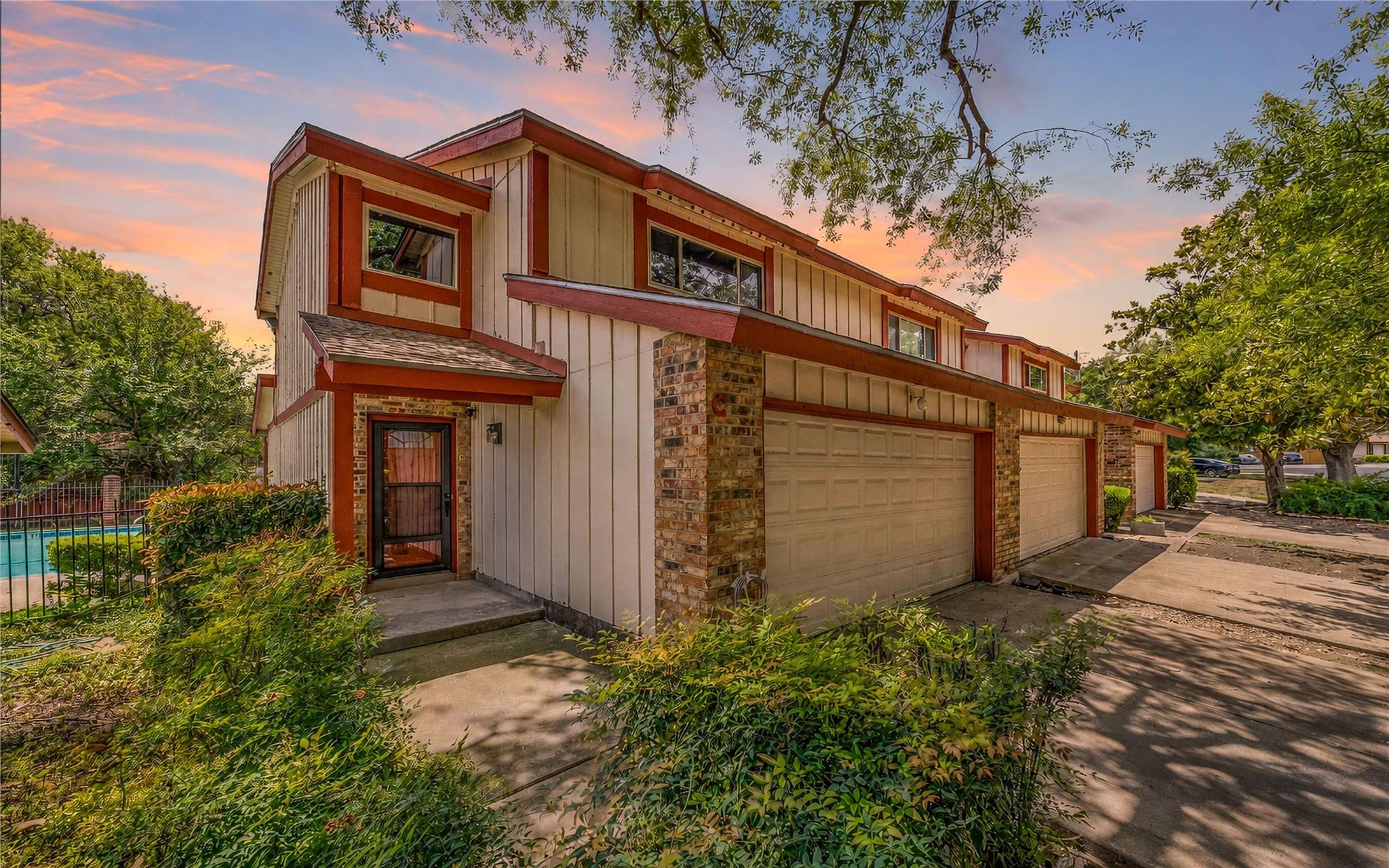 8903 Trone Cir