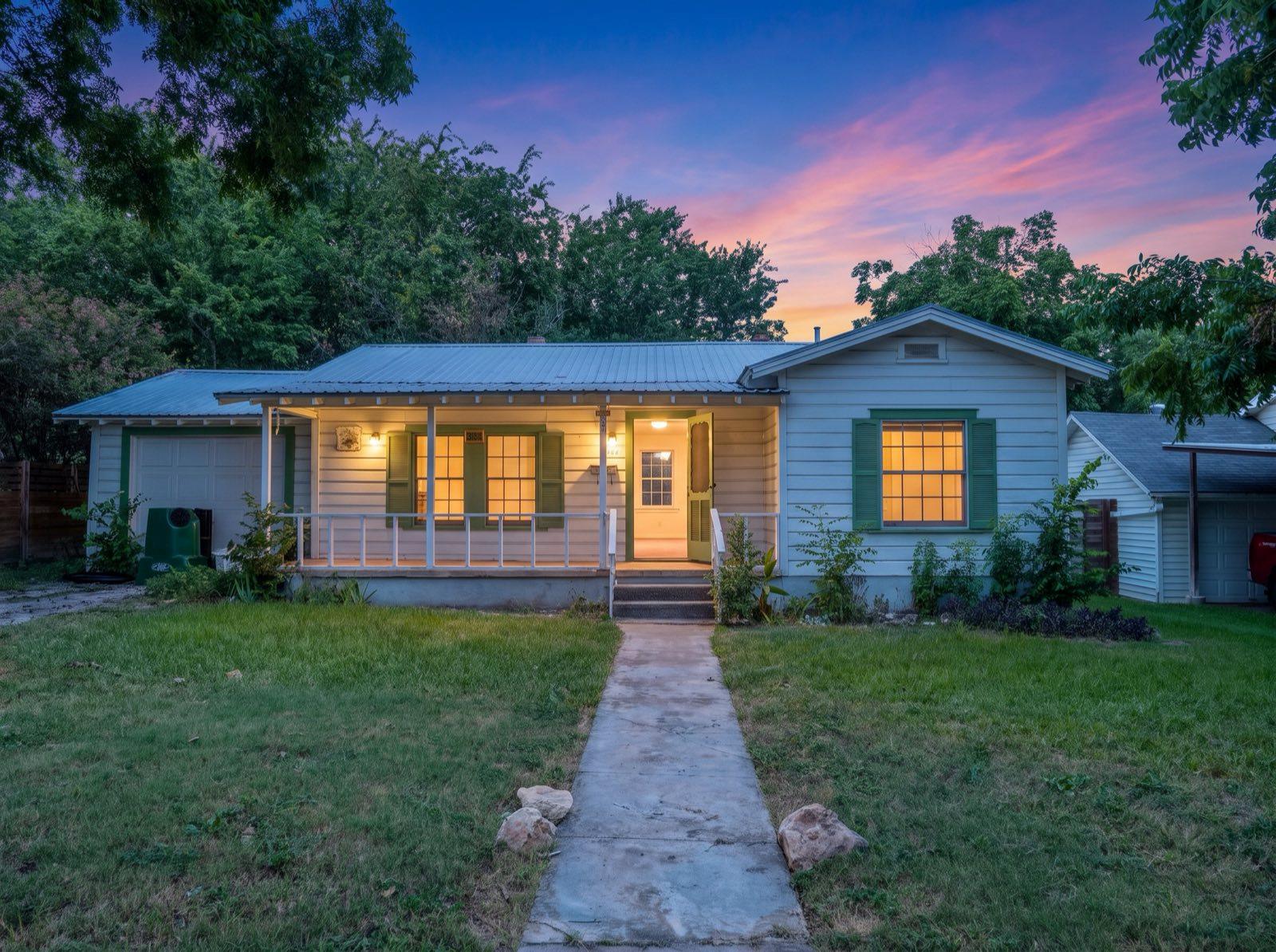 704 Austin Ave
