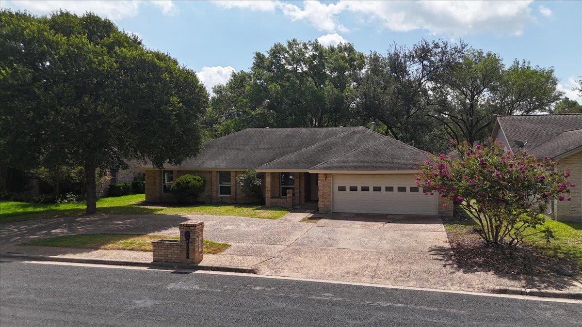 10403 Pinehurst Dr