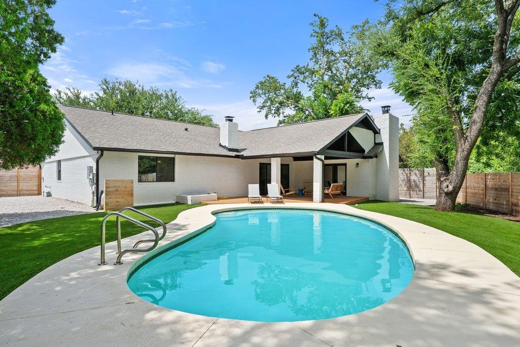 6303 Cannes Cir