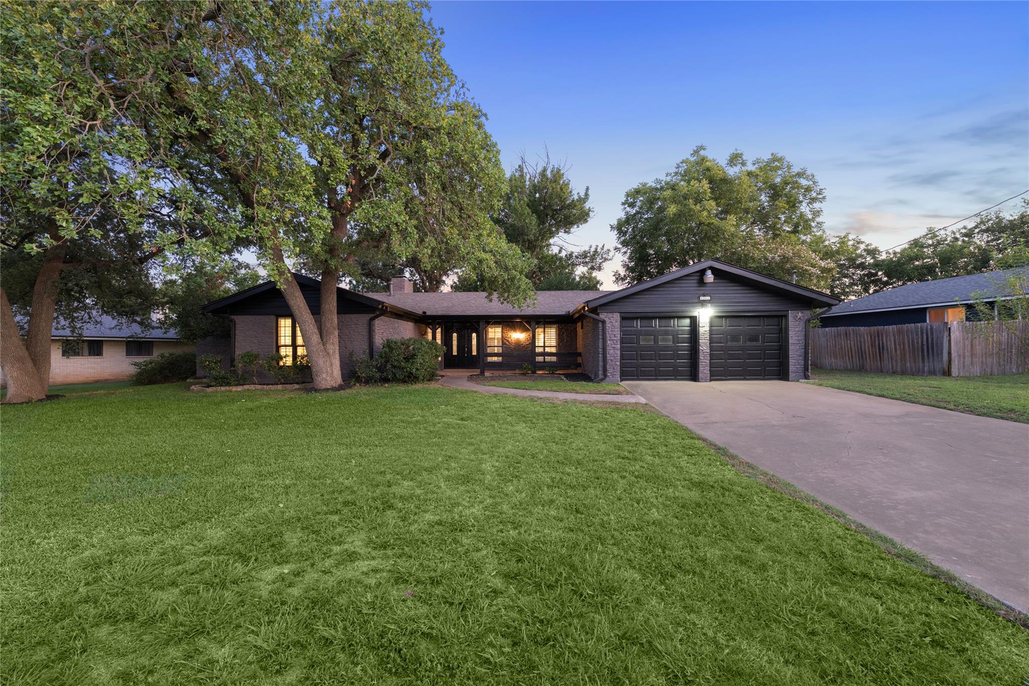 605 Meadowbrook Dr