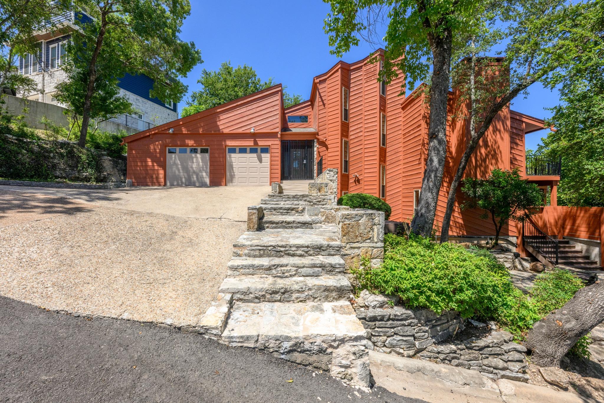 5104 Beverly Hills Dr