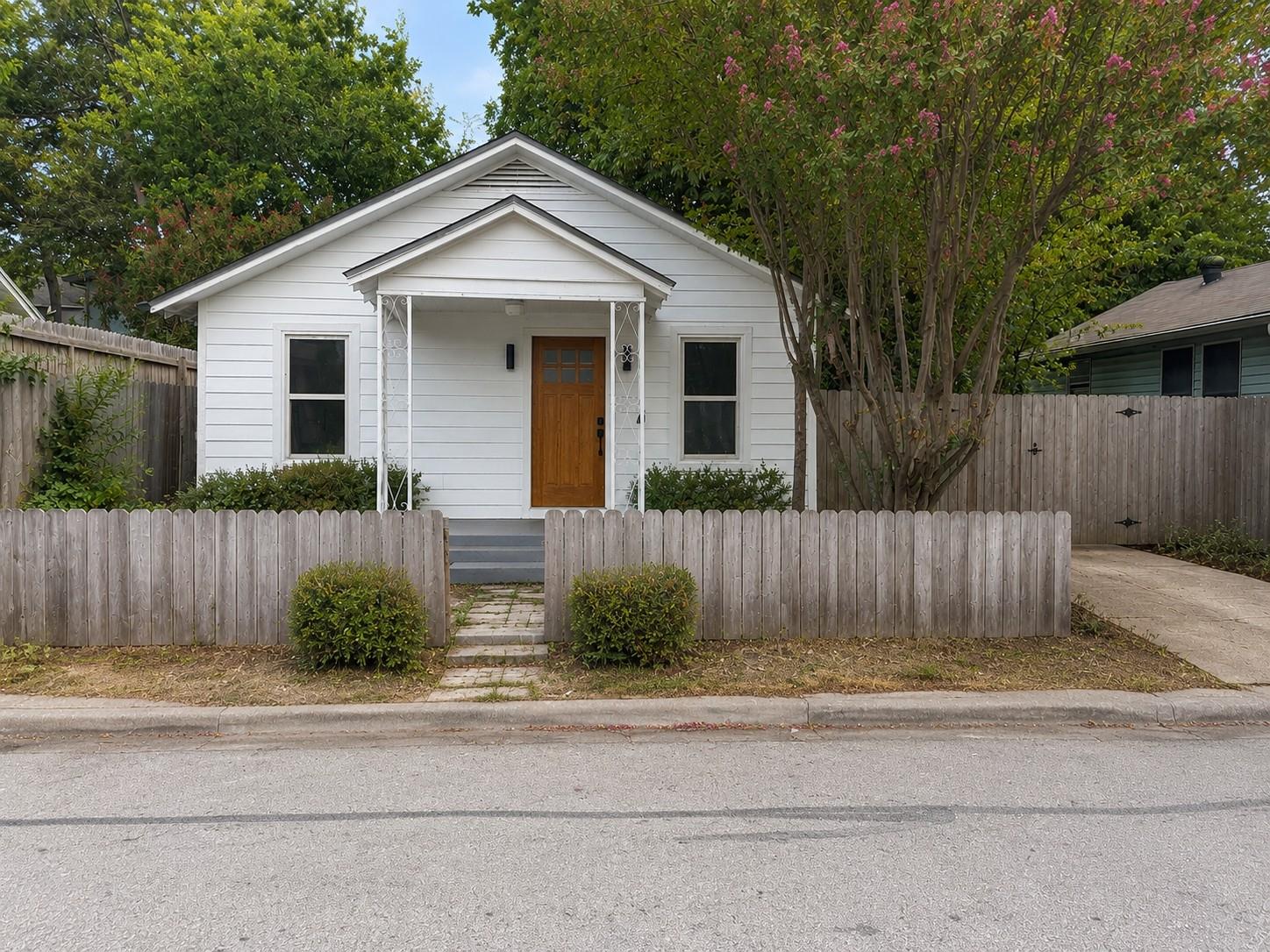2404 Santa Rita St