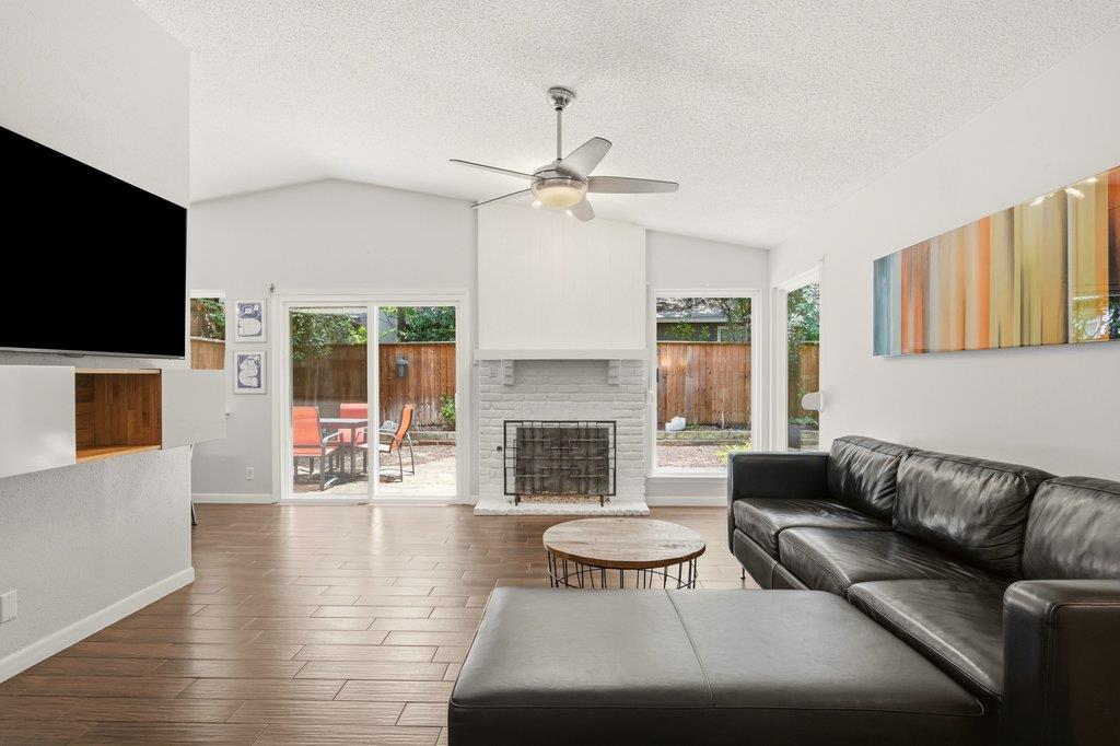 9001 Parkfield Dr