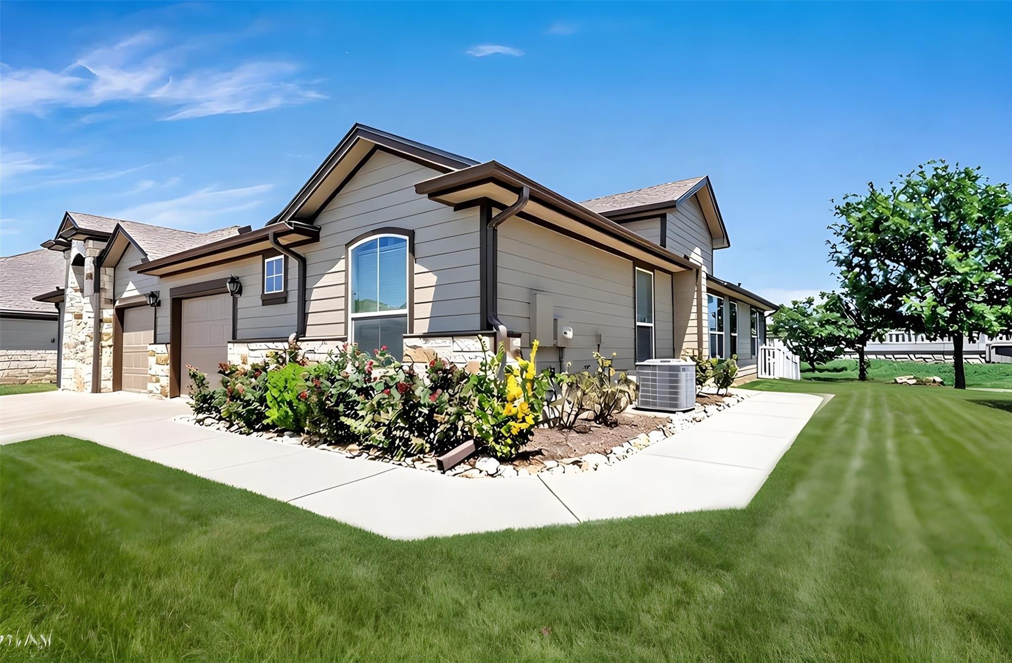 711 Rolling Oak Dr